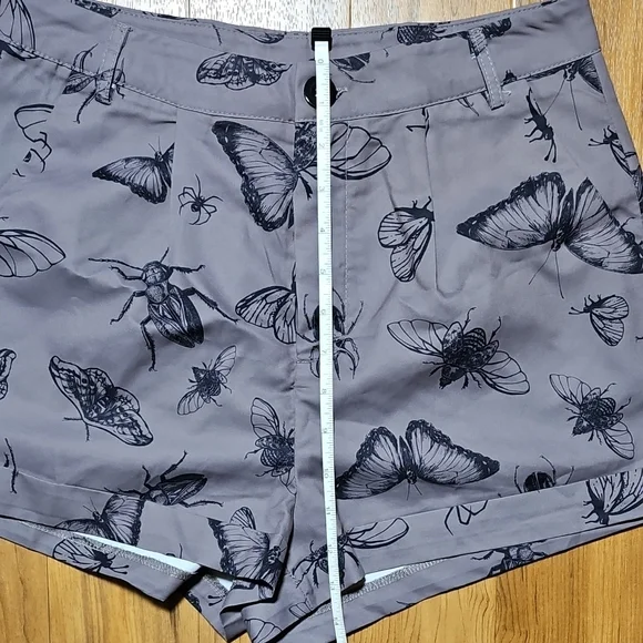 Insect Print Shorts - Picture 3 of 8